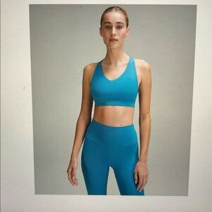 lululemon set wunder train short size 6 and enviatal bra size 4 Hawaiian blue